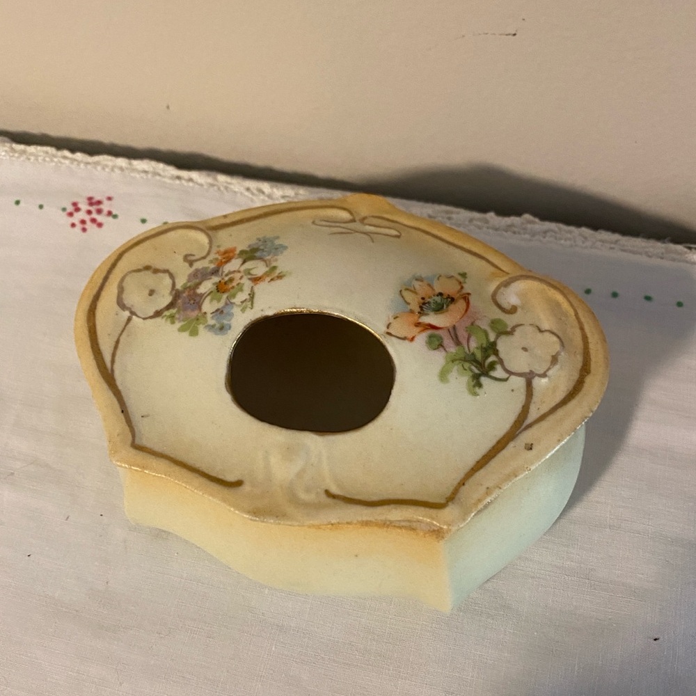 Antique Porcelain Hair receiver - Picture 6 of 14